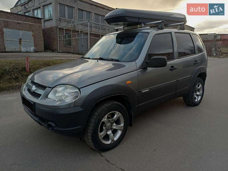 Внедорожник / Кроссовер Chevrolet Niva 2010 в Каменском