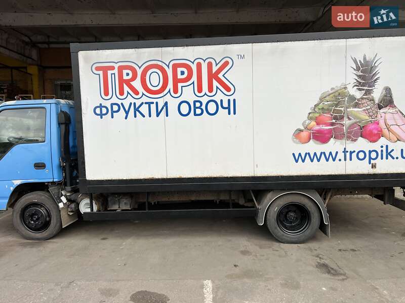 Грузовой фургон Isuzu NQR 2013 в Львове