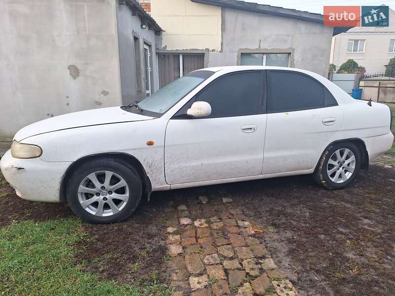 Седан Daewoo Nubira 1998 в Переяславе