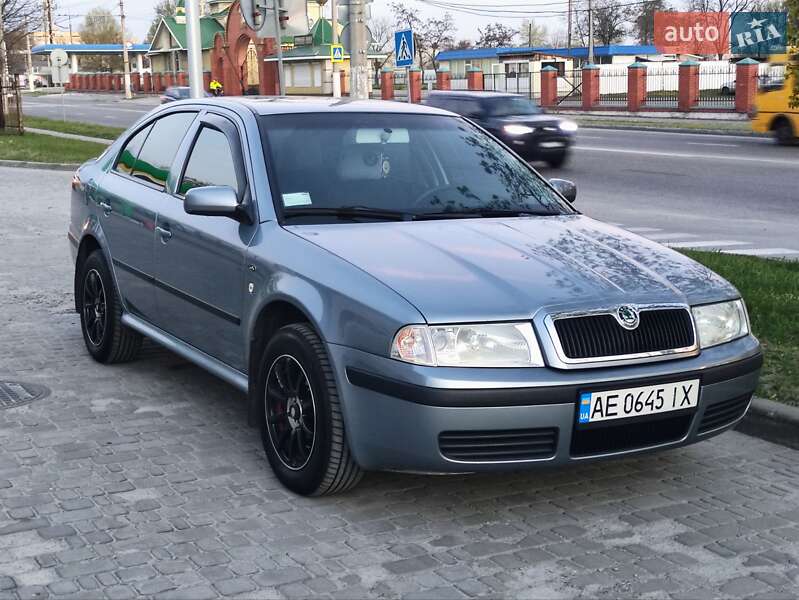 Лифтбек Skoda Octavia 2001 в Днепре