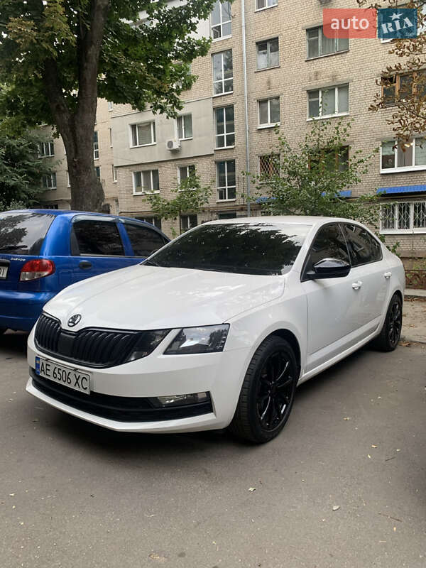 Лифтбек Skoda Octavia 2017 в Днепре Лифтбек Skoda Octavia 2017 в Днепре