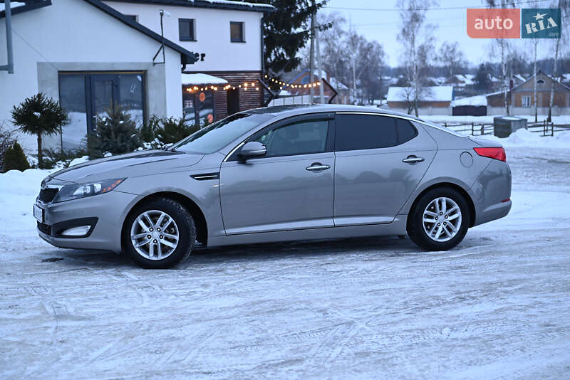 Седан Kia Optima 2013 в Любаре