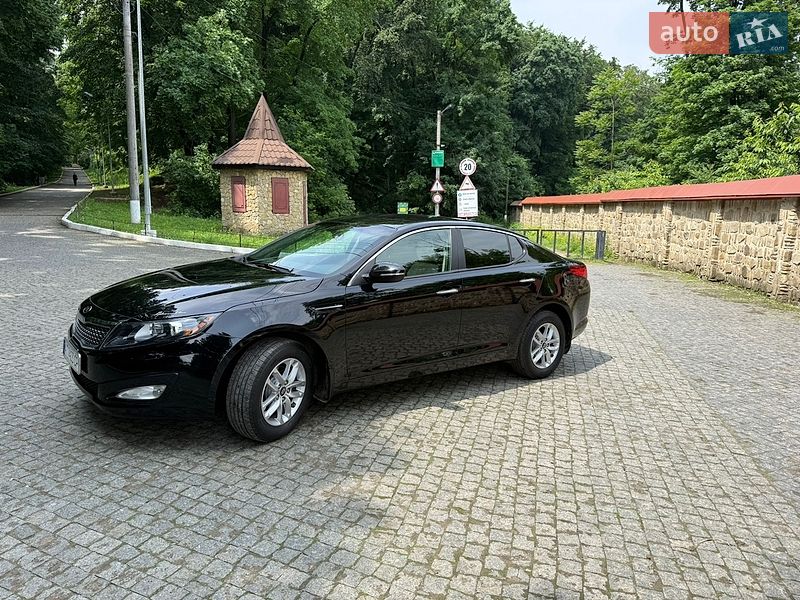 Седан Kia Optima 2013 в Черновцах