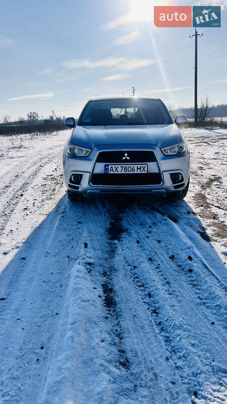 Внедорожник / Кроссовер Mitsubishi Outlander Sport 2011 в Богодухове