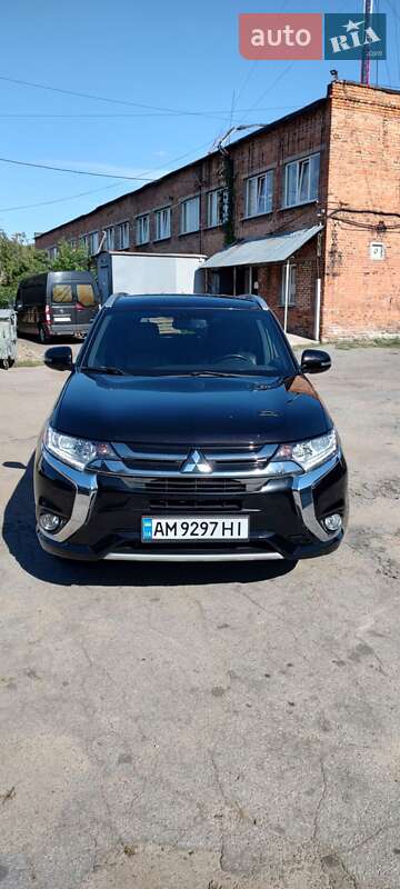 Внедорожник / Кроссовер Mitsubishi Outlander 2018 в Житомире