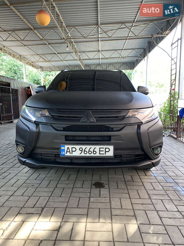 Внедорожник / Кроссовер Mitsubishi Outlander 2016 в Запорожье