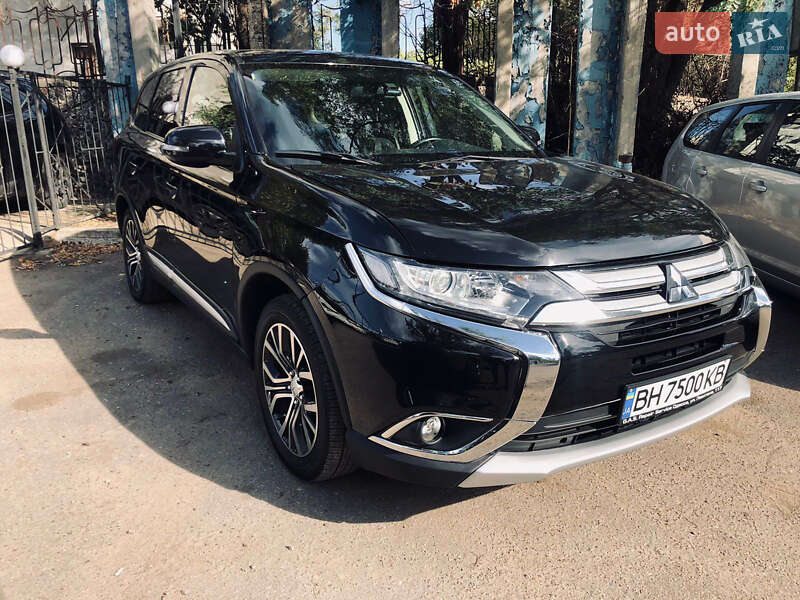 Внедорожник / Кроссовер Mitsubishi Outlander 2017 в Одессе