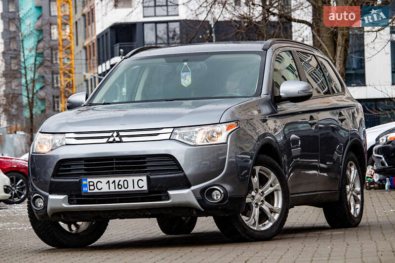 Внедорожник / Кроссовер Mitsubishi Outlander 2015 в Львове