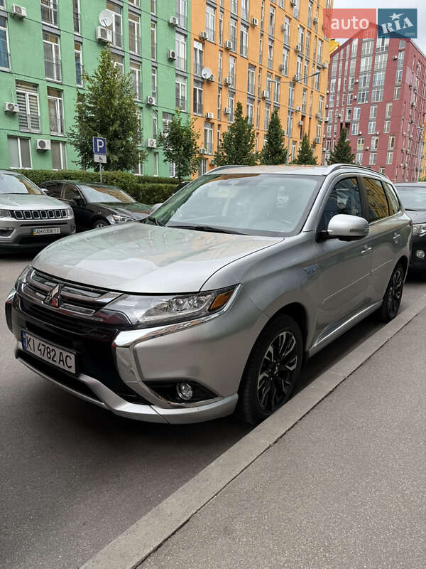 Внедорожник / Кроссовер Mitsubishi Outlander 2018 в Киеве