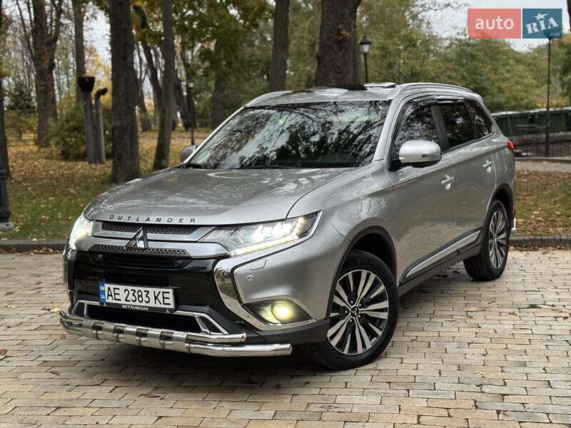 Позашляховик / Кросовер Mitsubishi Outlander 2018 в Києві