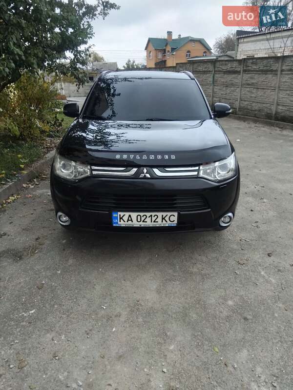 Внедорожник / Кроссовер Mitsubishi Outlander 2013 в Киеве