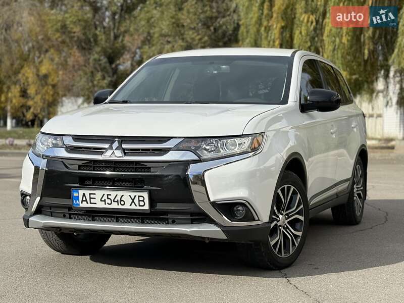 Внедорожник / Кроссовер Mitsubishi Outlander 2015 в Днепре