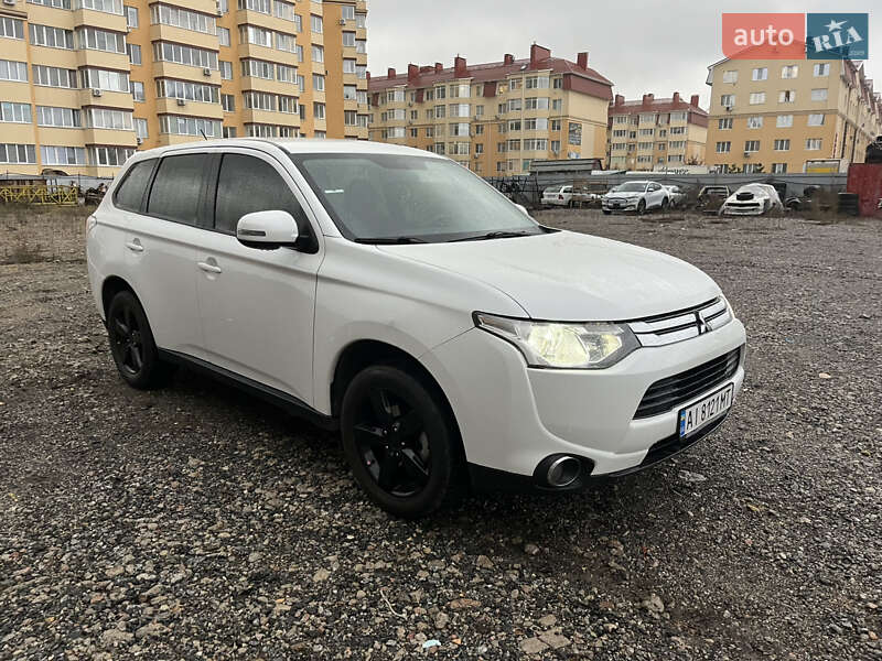 Позашляховик / Кросовер Mitsubishi Outlander 2014 в Києві