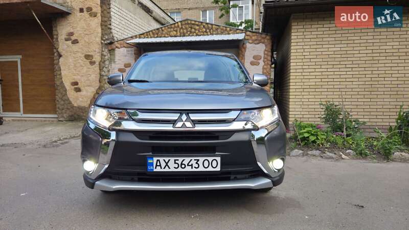 Внедорожник / Кроссовер Mitsubishi Outlander 2016 в Харькове
