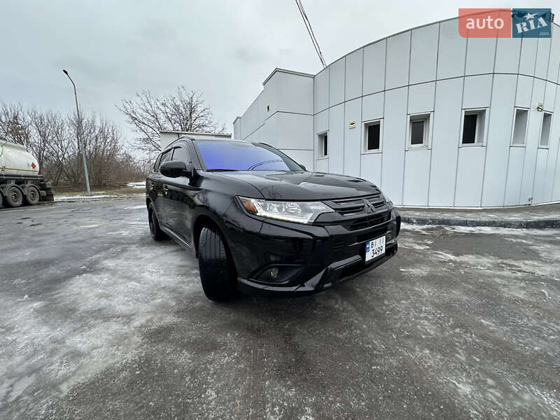 Внедорожник / Кроссовер Mitsubishi Outlander 2018 в Полтаве