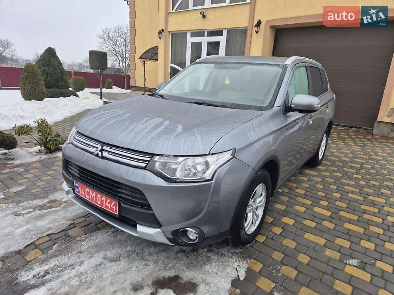 Внедорожник / Кроссовер Mitsubishi Outlander 2015 в Калуше