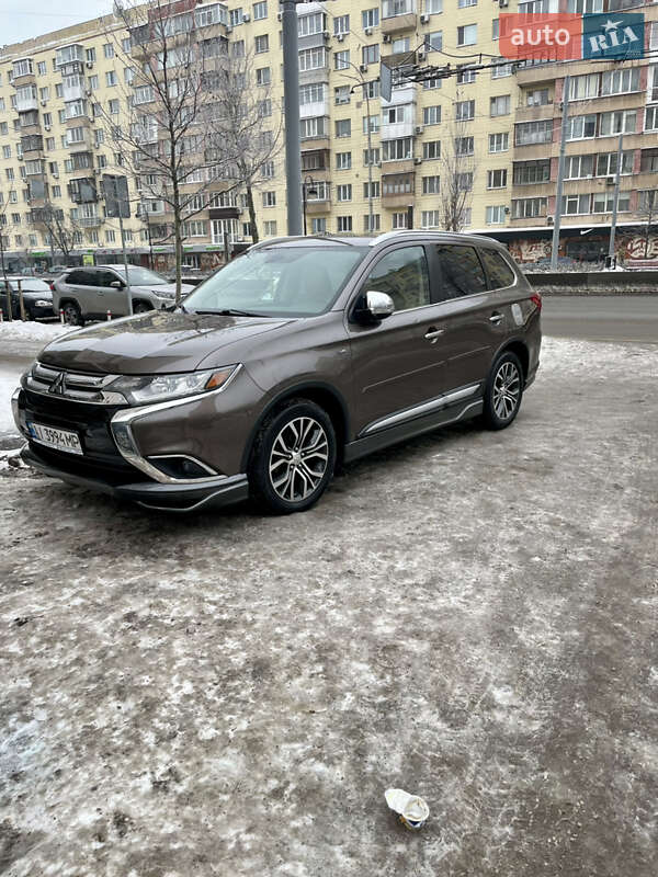 Внедорожник / Кроссовер Mitsubishi Outlander 2015 в Киеве Внедорожник / Кроссовер Mitsubishi Outlander 2015 в Киеве