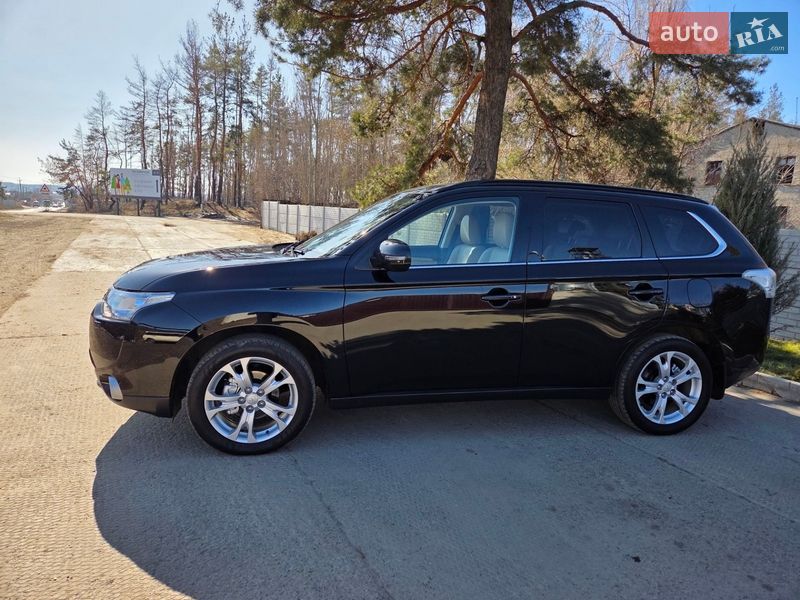 Внедорожник / Кроссовер Mitsubishi Outlander 2013 в Харькове Внедорожник / Кроссовер Mitsubishi Outlander 2013 в Харькове