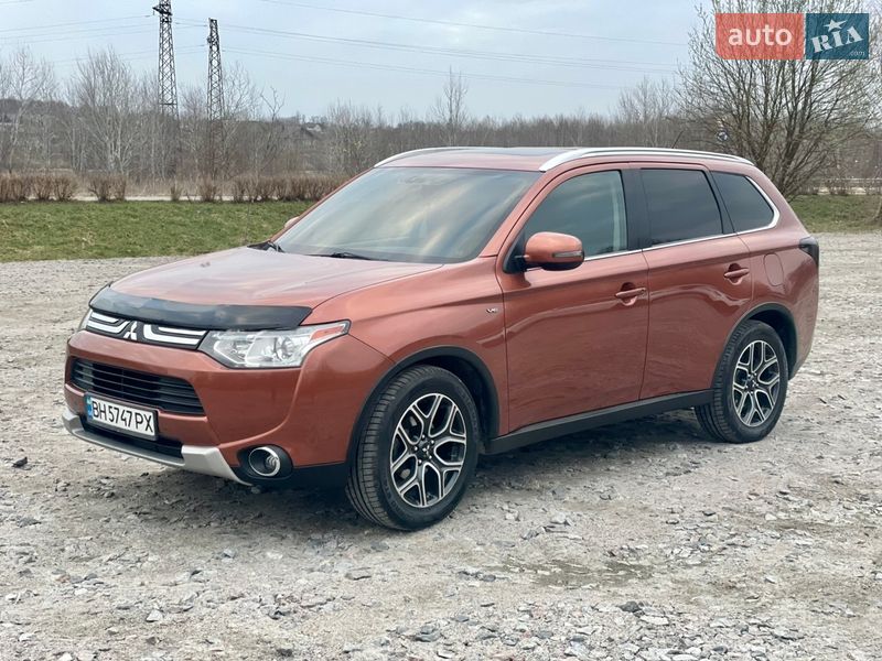 Внедорожник / Кроссовер Mitsubishi Outlander 2014 в Буче Внедорожник / Кроссовер Mitsubishi Outlander 2014 в Буче