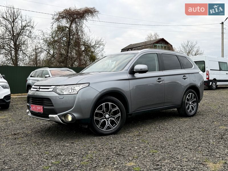 Позашляховик / Кросовер Mitsubishi Outlander 2015 в Ковелі