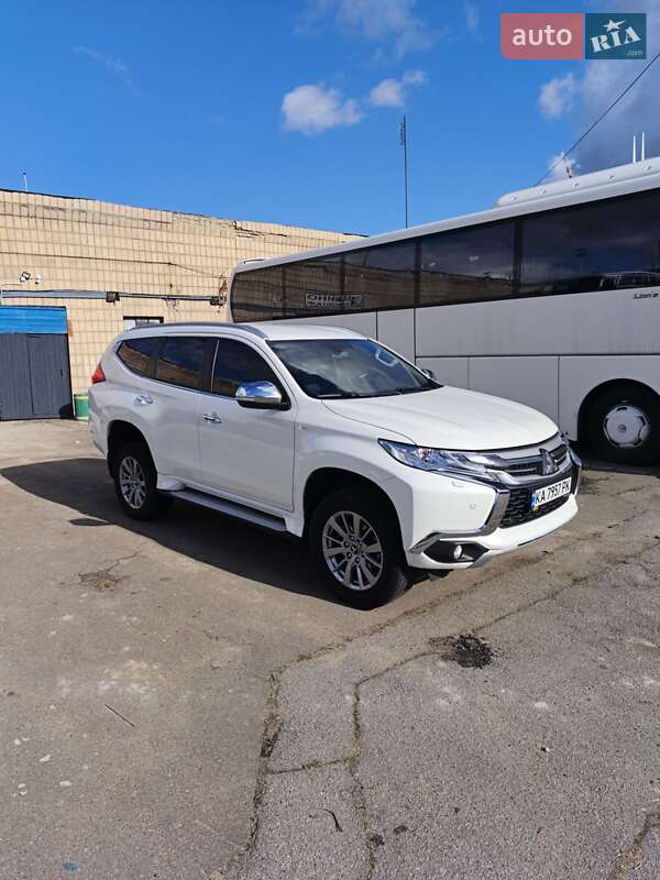 Внедорожник / Кроссовер Mitsubishi Pajero Sport 2016 в Киеве Внедорожник / Кроссовер Mitsubishi Pajero Sport 2016 в Киеве