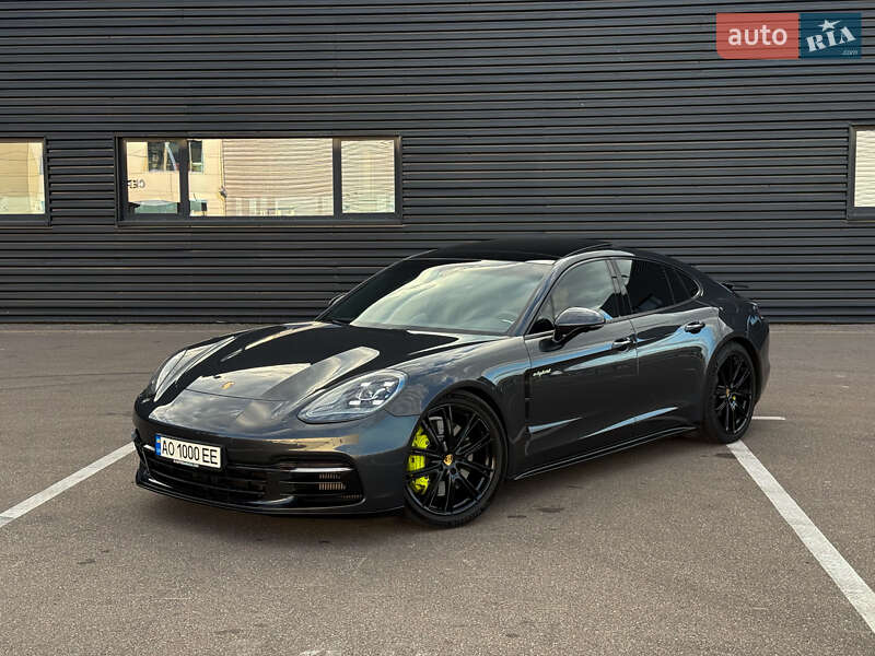 Фастбек Porsche Panamera 2017 в Києві