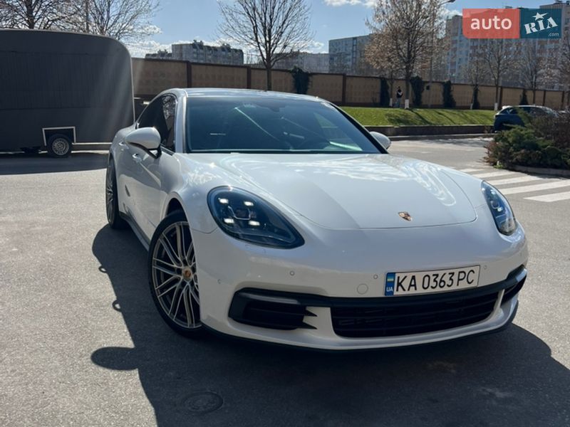 Фастбек Porsche Panamera 2018 в Києві