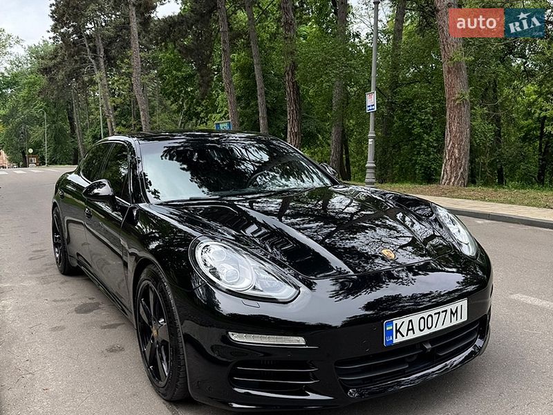 Фастбэк Porsche Panamera 2013 в Киеве