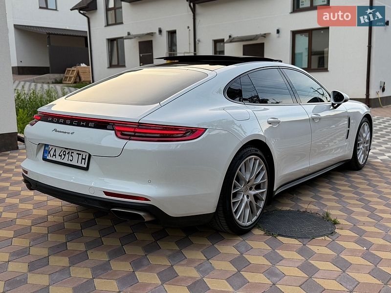 Фастбэк Porsche Panamera 2019 в Киеве
