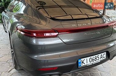 Фастбэк Porsche Panamera 2013 в Ворзеле