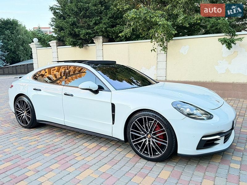 Фастбэк Porsche Panamera 2017 в Одессе