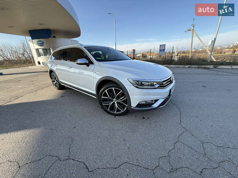 Универсал Volkswagen Passat Alltrack 2016 в Миргороде