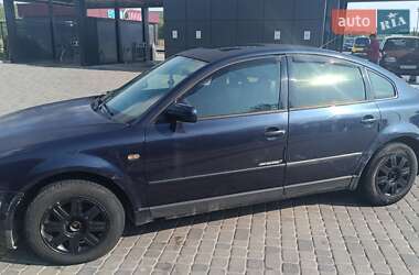 Седан Volkswagen Passat 1998 в Береговому