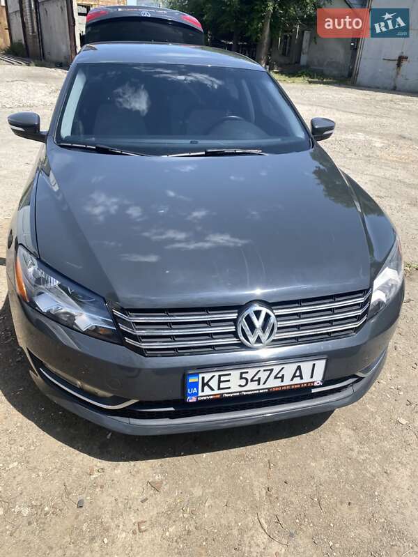 Седан Volkswagen Passat 2014 в Днепре