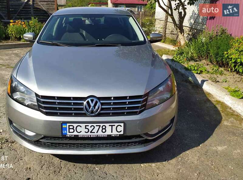 Седан Volkswagen Passat 2012 в Львове
