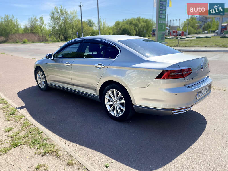 Седан Volkswagen Passat 2016 в Коростене