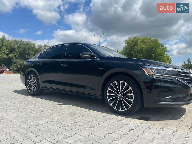 Седан Volkswagen Passat 2021 в Ровно