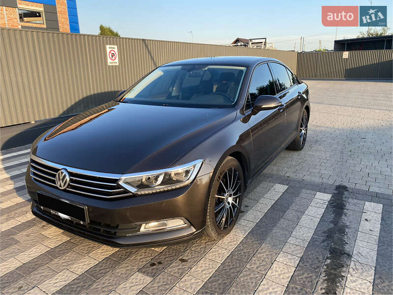Седан Volkswagen Passat 2017 в Львове