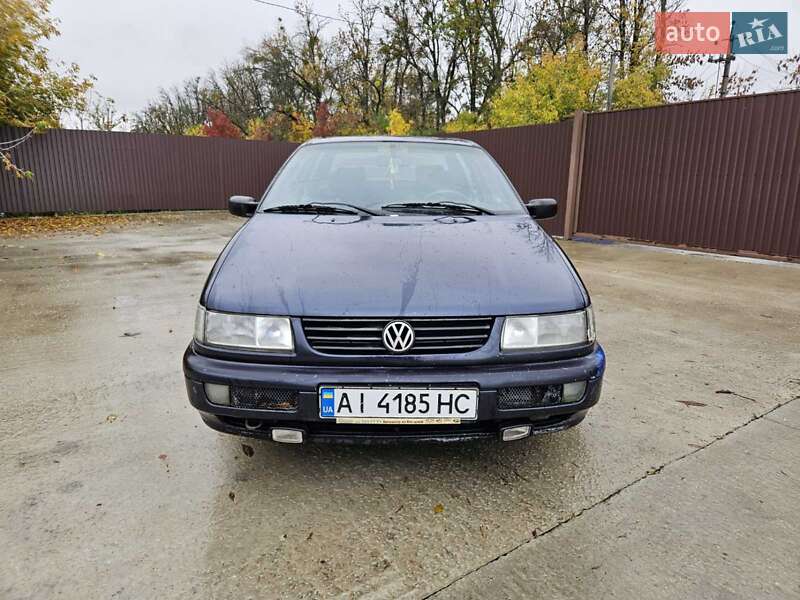 Седан Volkswagen Passat 1994 в Киеве