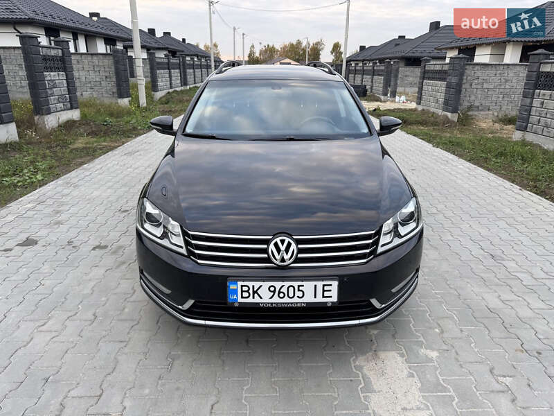 Универсал Volkswagen Passat 2011 в Ровно