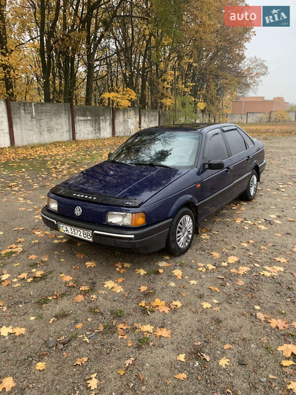 Седан Volkswagen Passat 1991 в Умани