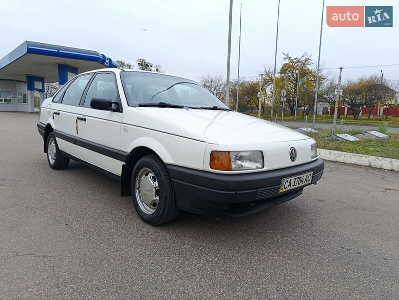Седан Volkswagen Passat 1988 в Черкассах