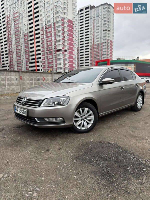Седан Volkswagen Passat 2013 в Киеве Седан Volkswagen Passat 2013 в Киеве