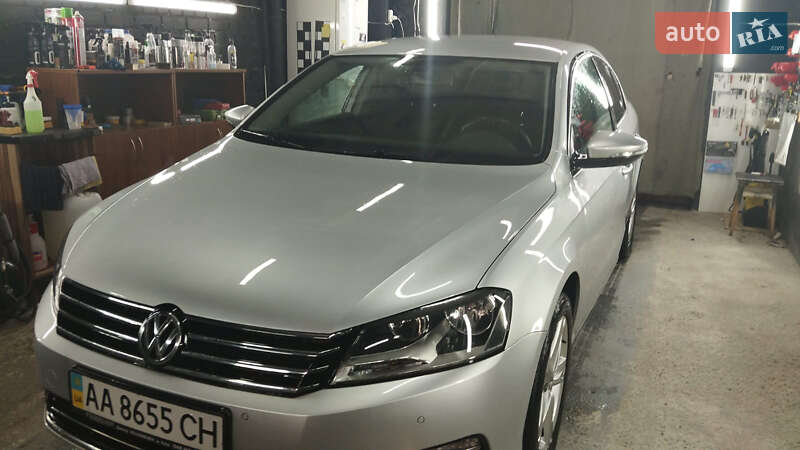 Седан Volkswagen Passat 2011 в Киеве