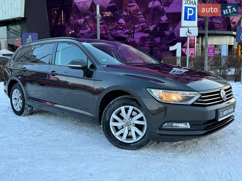 Универсал Volkswagen Passat 2017 в Киеве