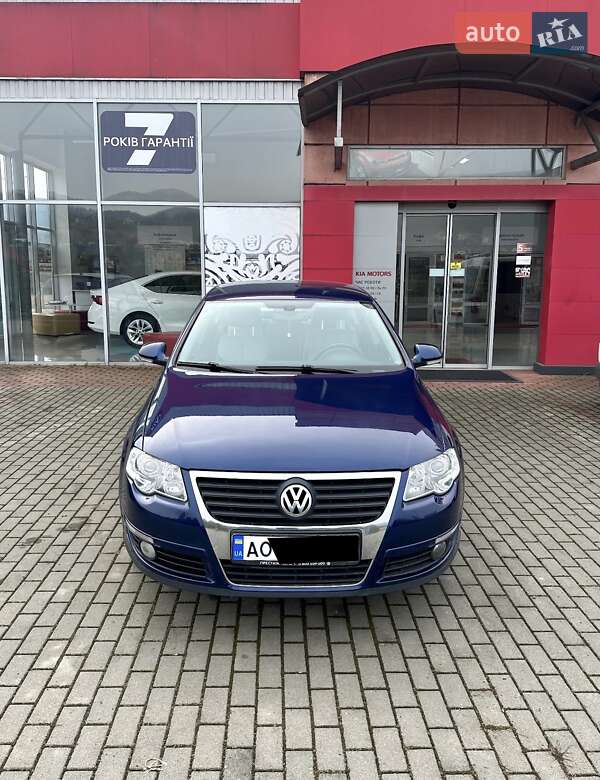 Седан Volkswagen Passat 2005 в Хусте
