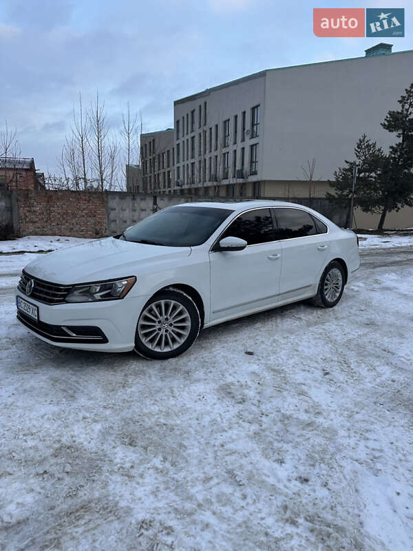 Седан Volkswagen Passat 2016 в Львове