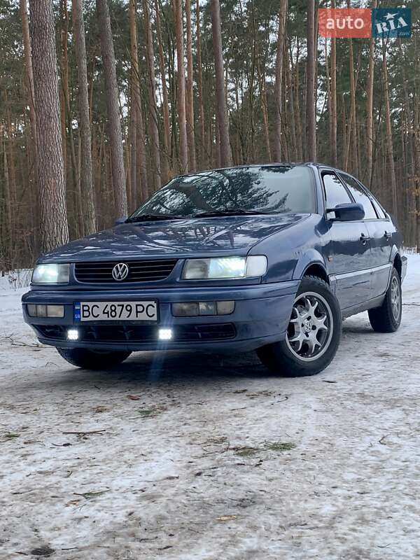 Седан Volkswagen Passat 1996 в Кременце Седан Volkswagen Passat 1996 в Кременце