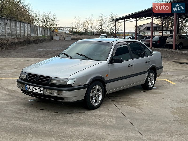 Седан Volkswagen Passat 1994 в Золотоноше