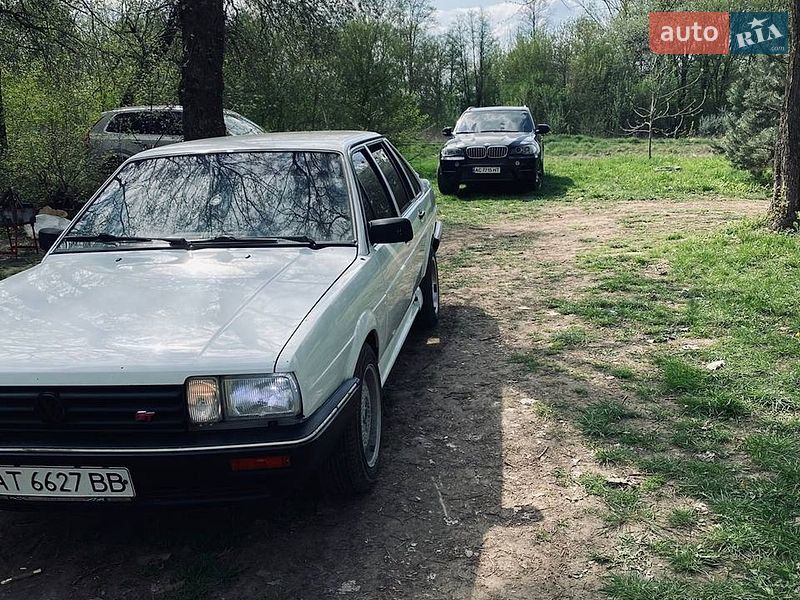 Седан Volkswagen Passat 1987 в Иваничах Седан Volkswagen Passat 1987 в Иваничах
